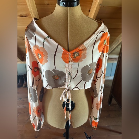 Cider crop top. Size medium. Long sleeve. Drawstring adjustable front. Boho - Picture 4 of 9